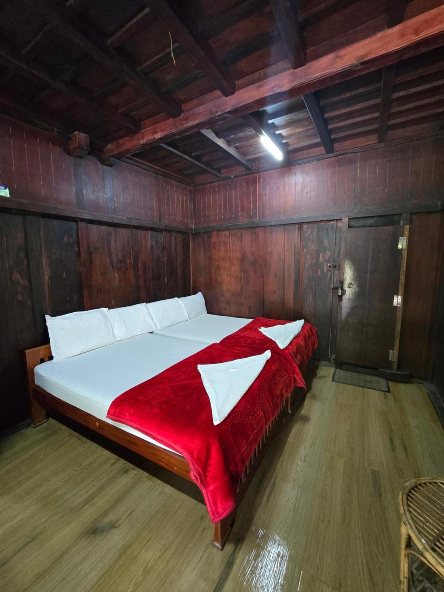 Nature Castle -Traditional Villa,Vattavada Kottakamboor Exterior photo